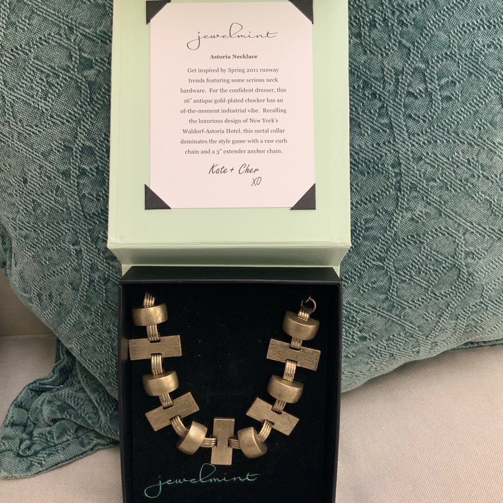 Jewelmint’s Astoria Necklace